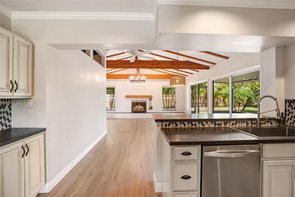 For Sale: $379,000 (3 beds, 1 baths, 1390 Square Feet)