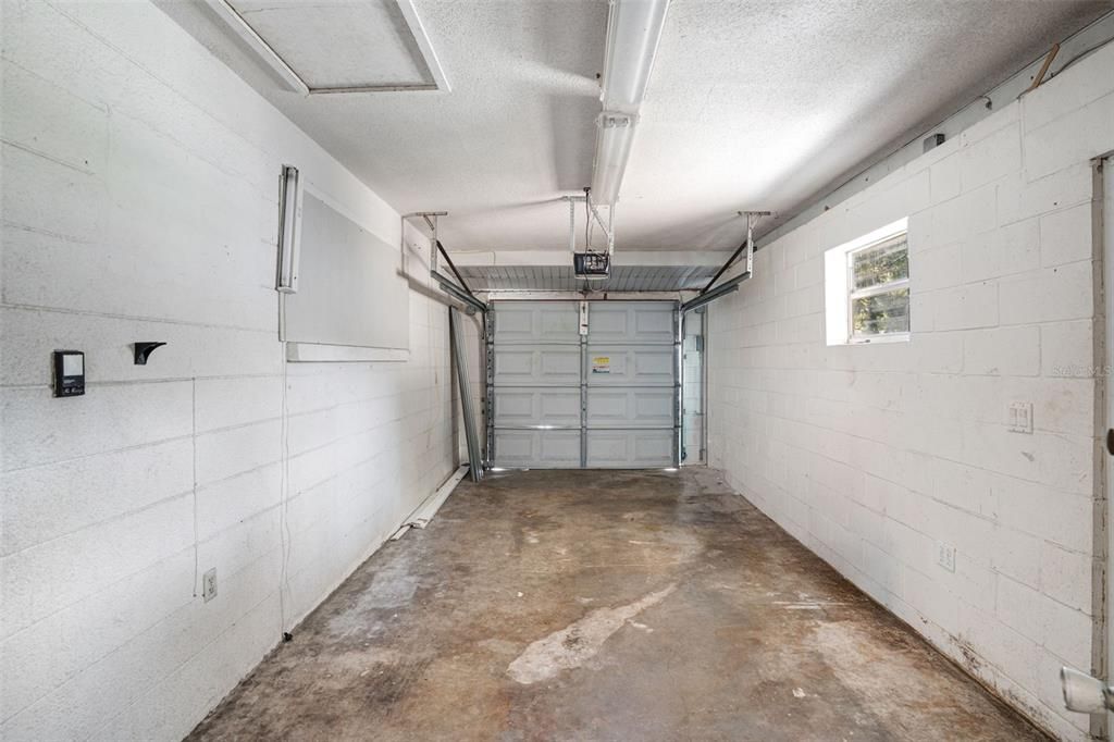 For Sale: $379,000 (3 beds, 1 baths, 1390 Square Feet)