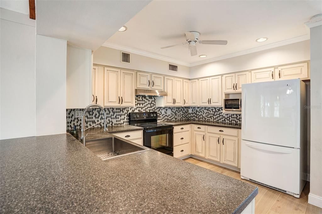 For Sale: $379,000 (3 beds, 1 baths, 1390 Square Feet)