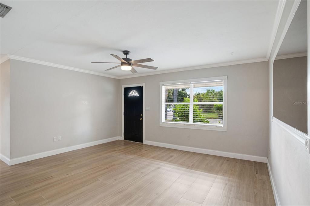 For Sale: $379,000 (3 beds, 1 baths, 1390 Square Feet)