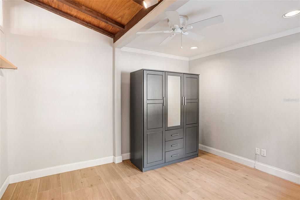 For Sale: $379,000 (3 beds, 1 baths, 1390 Square Feet)