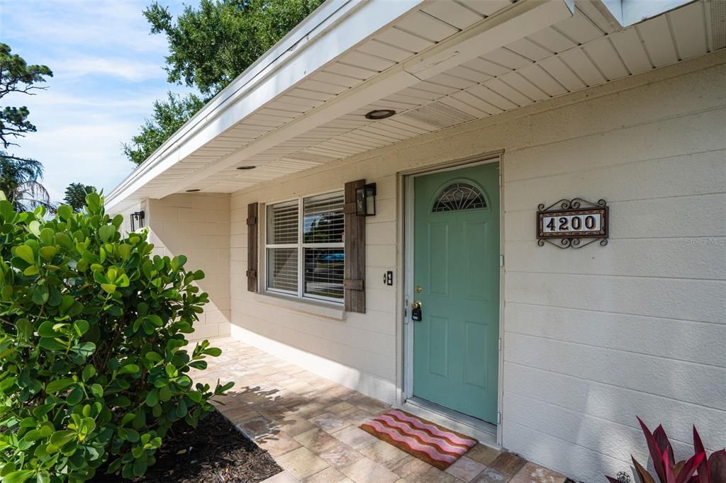 For Sale: $379,000 (3 beds, 1 baths, 1390 Square Feet)