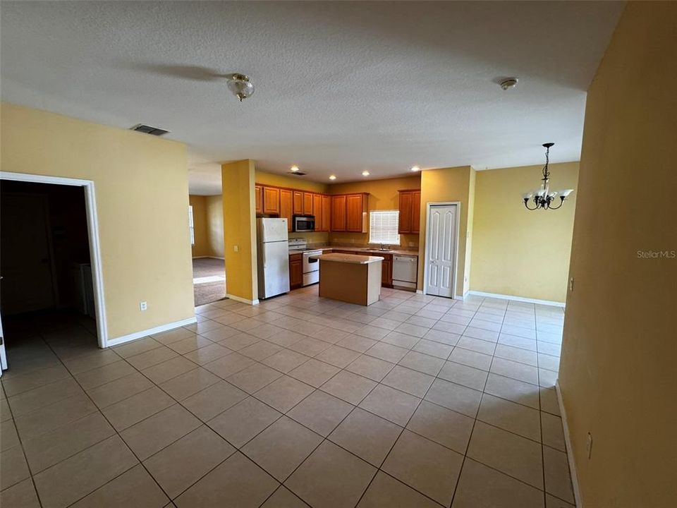 For Rent: $2,095 (3 beds, 2 baths, 1822 Square Feet)