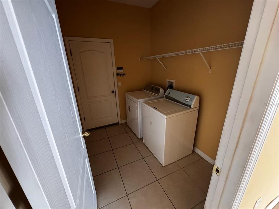 For Rent: $2,095 (3 beds, 2 baths, 1822 Square Feet)