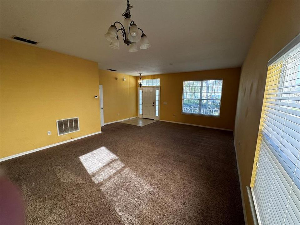 For Rent: $2,095 (3 beds, 2 baths, 1822 Square Feet)