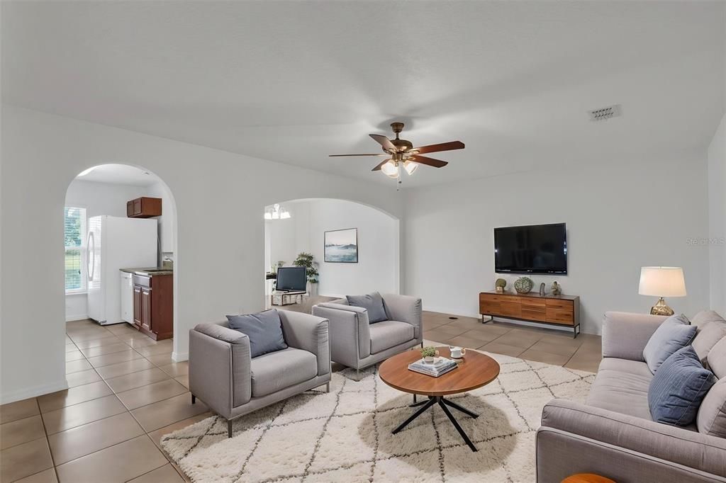 En Venta: $299,995 (3 camas, 2 baños, 1703 Pies cuadrados)