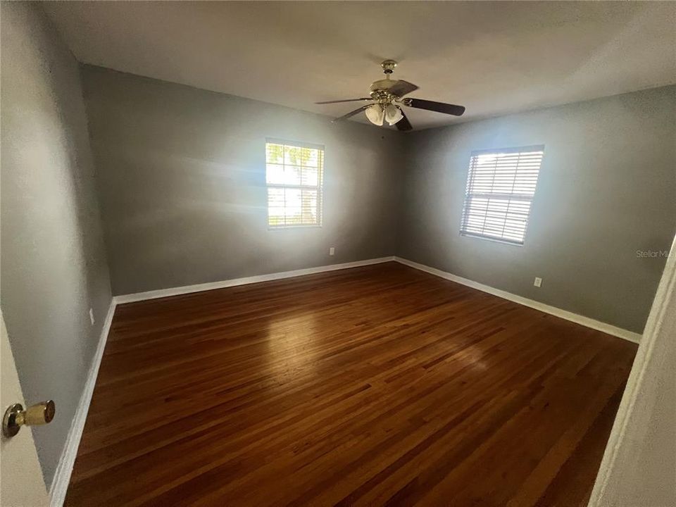 For Rent: $2,500 (2 beds, 1 baths, 1282 Square Feet)