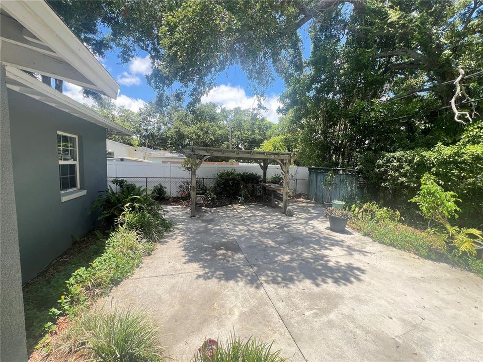 For Rent: $2,500 (2 beds, 1 baths, 1282 Square Feet)
