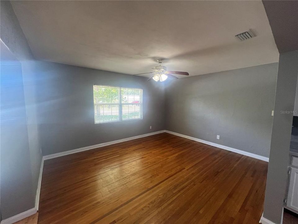 For Rent: $2,500 (2 beds, 1 baths, 1282 Square Feet)