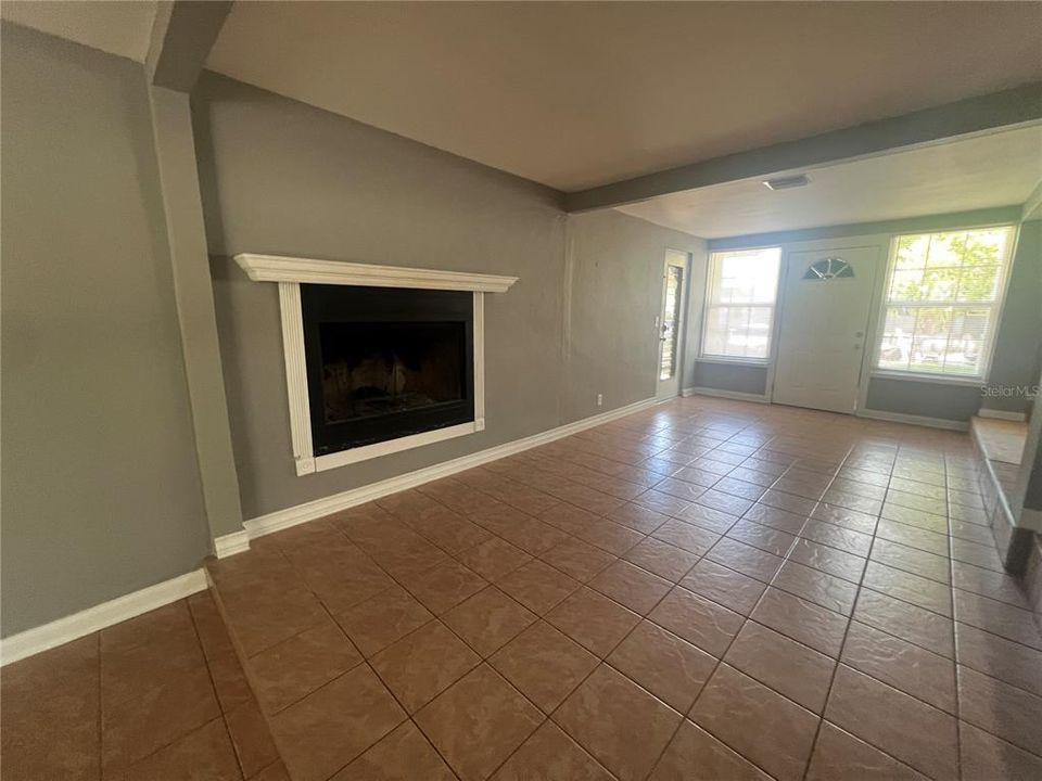 For Rent: $2,500 (2 beds, 1 baths, 1282 Square Feet)
