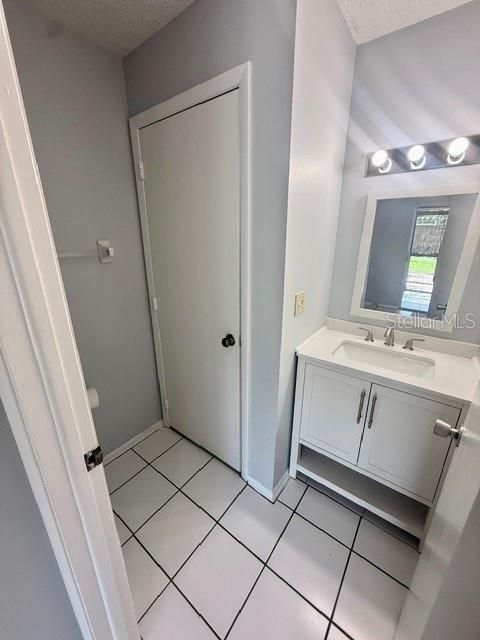 For Rent: $1,900 (2 beds, 1 baths, 840 Square Feet)