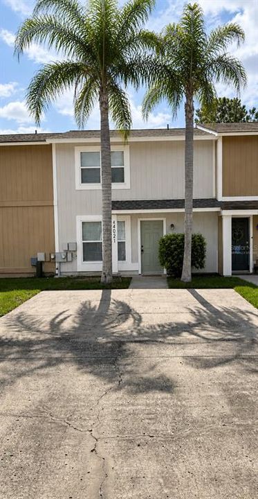 For Rent: $1,900 (2 beds, 1 baths, 840 Square Feet)