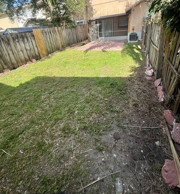 For Rent: $1,900 (2 beds, 1 baths, 840 Square Feet)