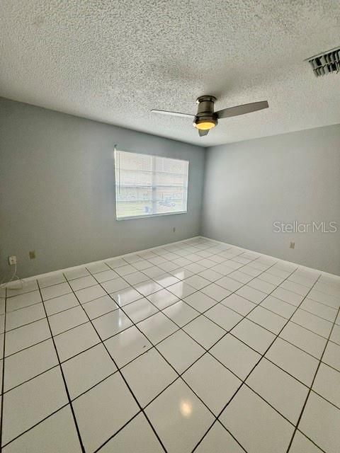 For Rent: $1,900 (2 beds, 1 baths, 840 Square Feet)