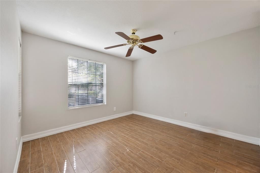 For Rent: $1,300 (1 beds, 1 baths, 552 Square Feet)
