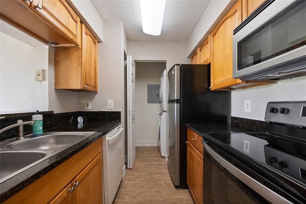 For Rent: $1,300 (1 beds, 1 baths, 552 Square Feet)