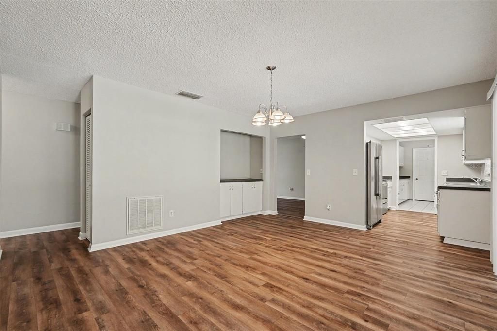 На продажу: $369,900 (3 спален, 2 ванн, 1413 Квадратных фут)