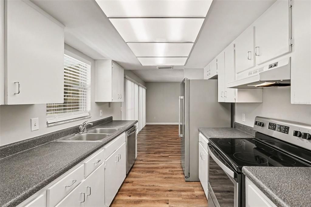 На продажу: $369,900 (3 спален, 2 ванн, 1413 Квадратных фут)