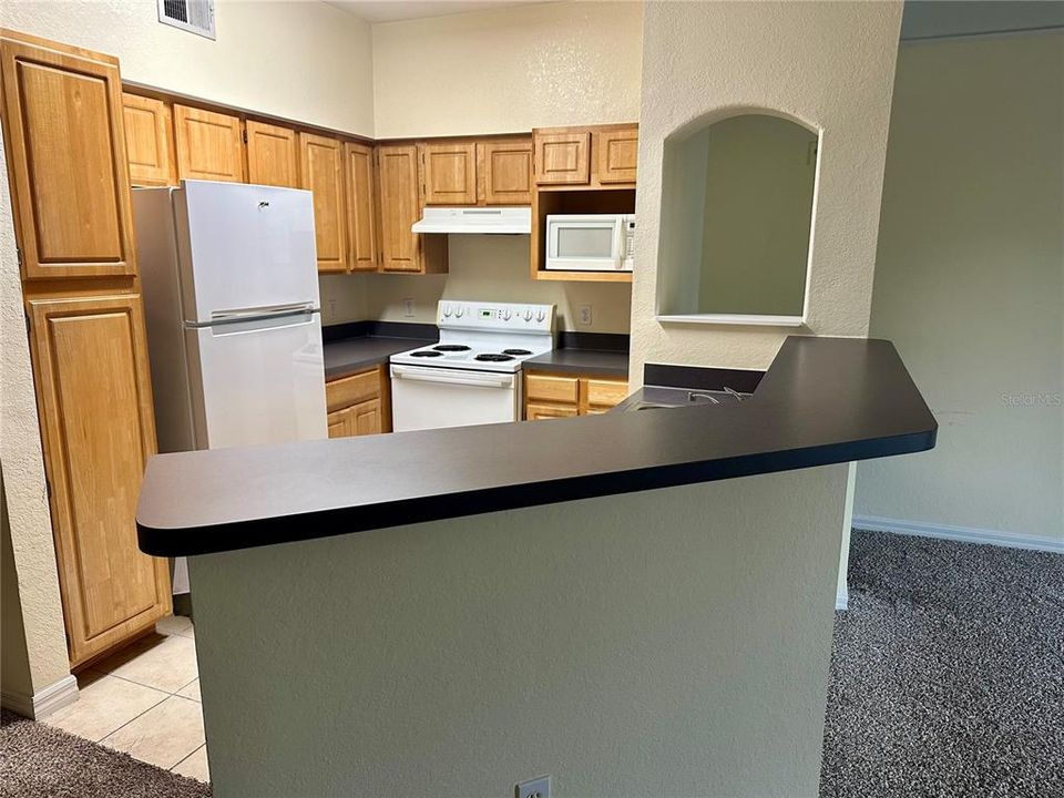 For Rent: $1,350 (1 beds, 1 baths, 816 Square Feet)