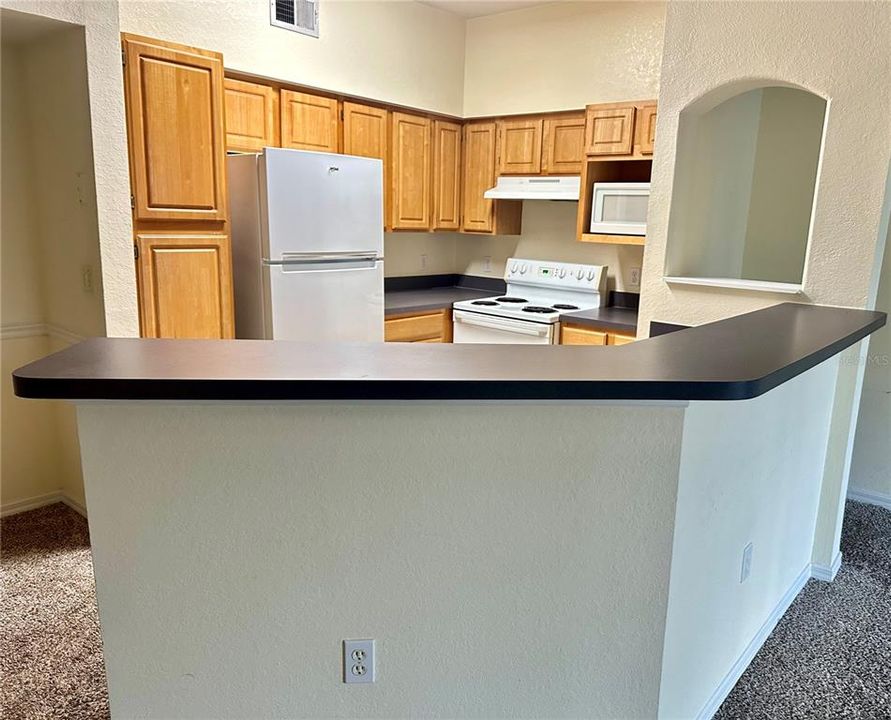 For Rent: $1,350 (1 beds, 1 baths, 816 Square Feet)