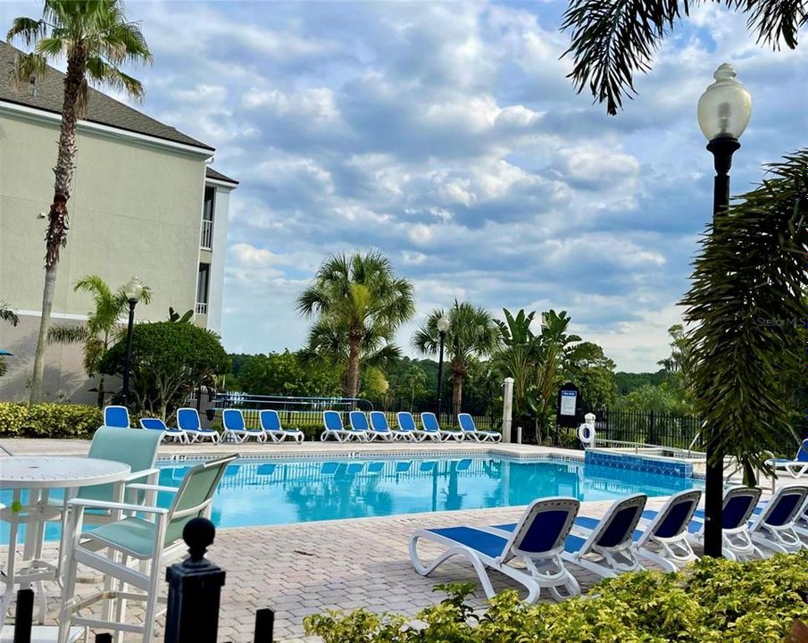 For Rent: $1,350 (1 beds, 1 baths, 816 Square Feet)