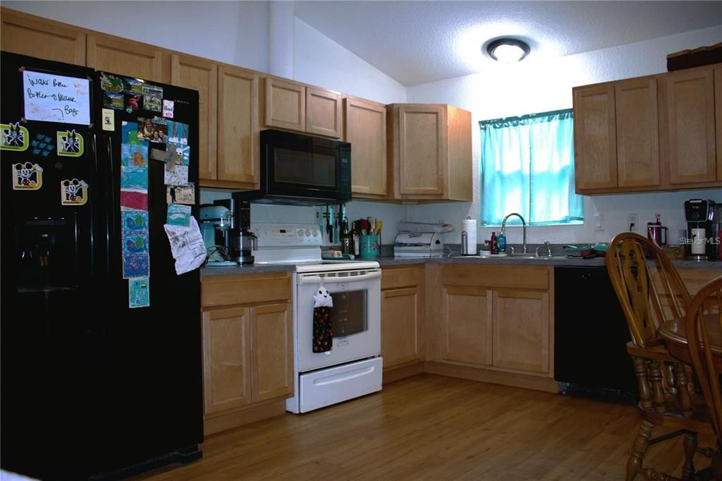 For Sale: $285,000 (3 beds, 2 baths, 1200 Square Feet)