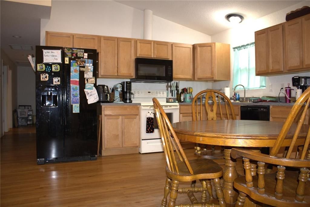 For Sale: $285,000 (3 beds, 2 baths, 1200 Square Feet)