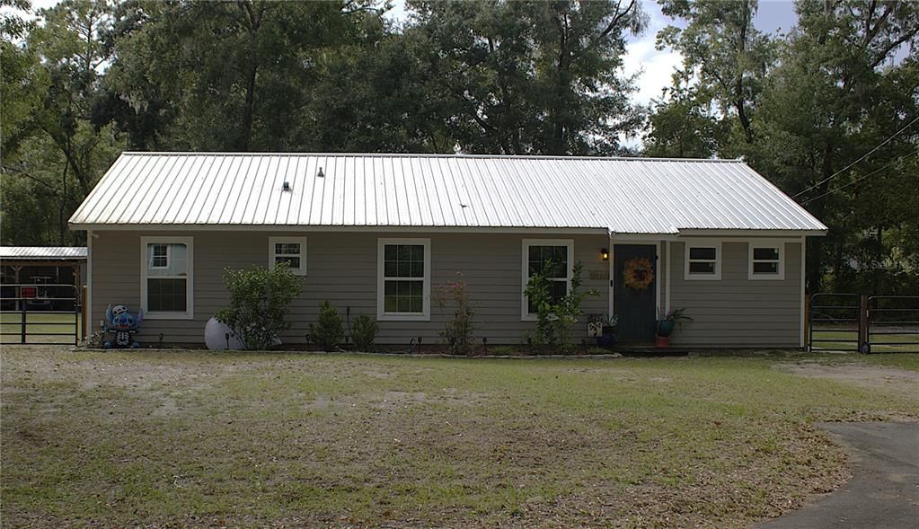 For Sale: $285,000 (3 beds, 2 baths, 1200 Square Feet)