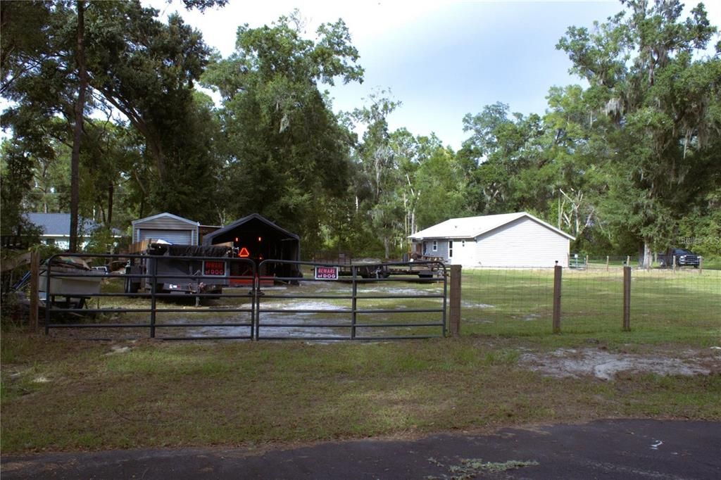For Sale: $285,000 (3 beds, 2 baths, 1200 Square Feet)