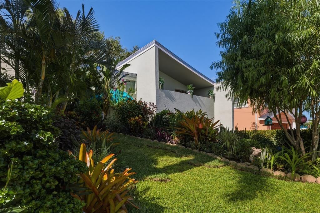 For Sale: $1,200,000 (3 beds, 3 baths, 2441 Square Feet)