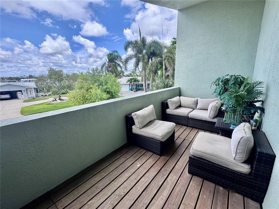 For Sale: $1,200,000 (3 beds, 3 baths, 2441 Square Feet)