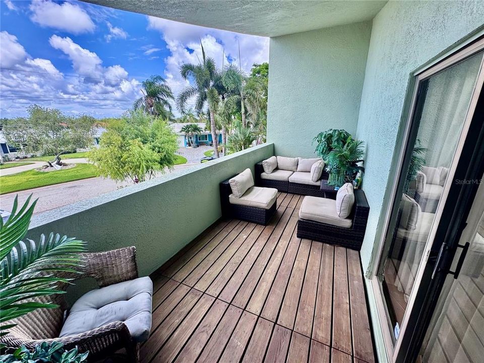 For Sale: $1,200,000 (3 beds, 3 baths, 2441 Square Feet)