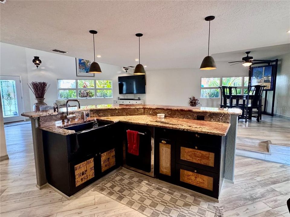 For Sale: $1,200,000 (3 beds, 3 baths, 2441 Square Feet)