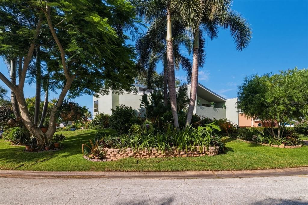 For Sale: $1,200,000 (3 beds, 3 baths, 2441 Square Feet)