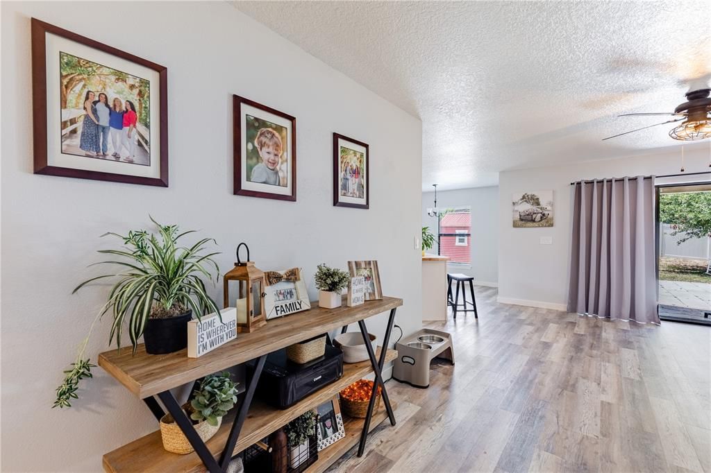 En Venta: $299,500 (3 camas, 2 baños, 1483 Pies cuadrados)