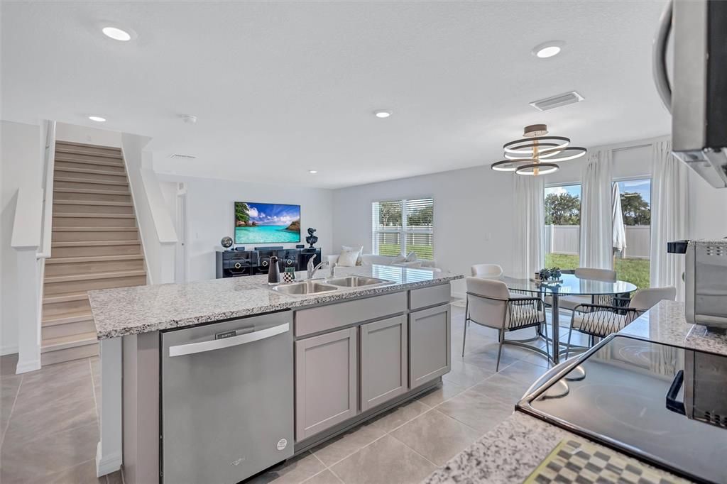 For Rent: $3,300 (5 beds, 3 baths, 2674 Square Feet)