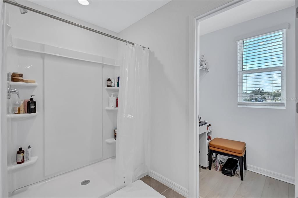 For Rent: $3,300 (5 beds, 3 baths, 2674 Square Feet)