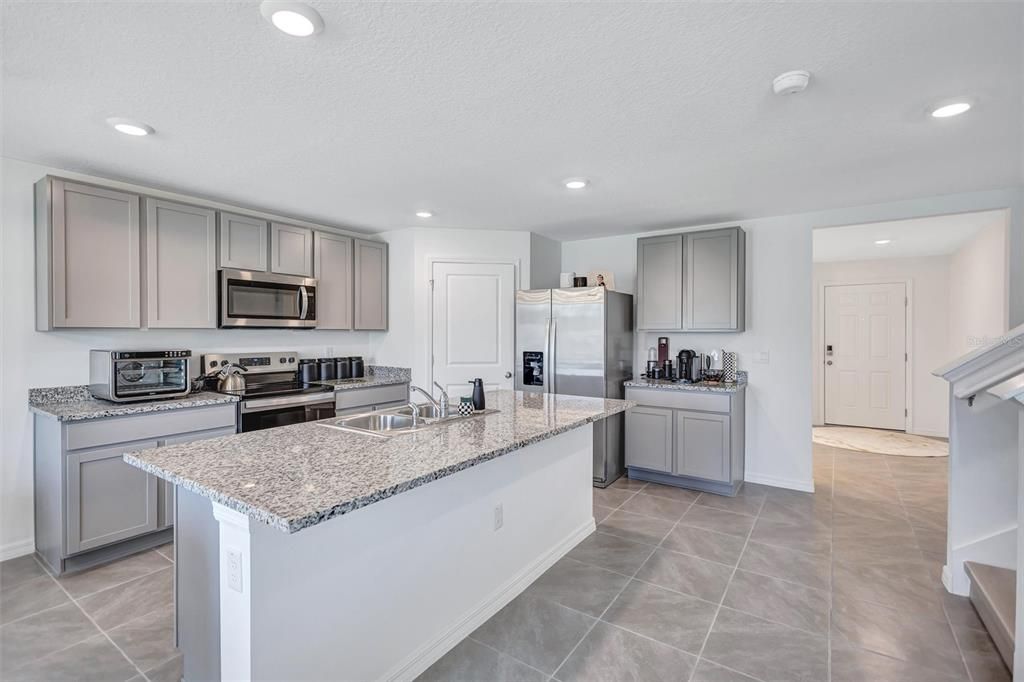 For Rent: $3,300 (5 beds, 3 baths, 2674 Square Feet)