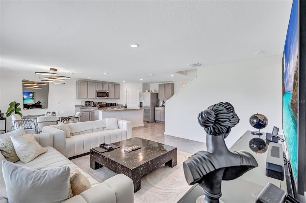 For Rent: $3,300 (5 beds, 3 baths, 2674 Square Feet)