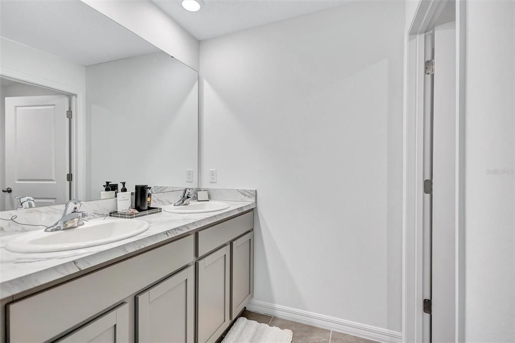 For Rent: $3,300 (5 beds, 3 baths, 2674 Square Feet)
