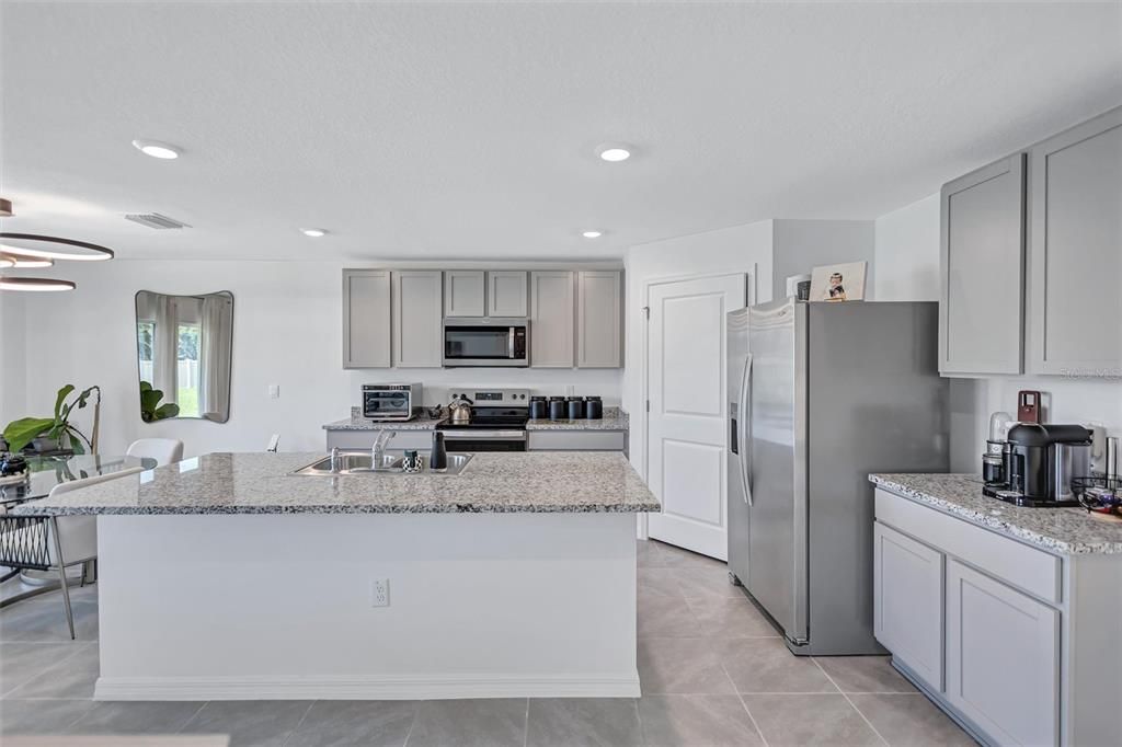For Rent: $3,300 (5 beds, 3 baths, 2674 Square Feet)