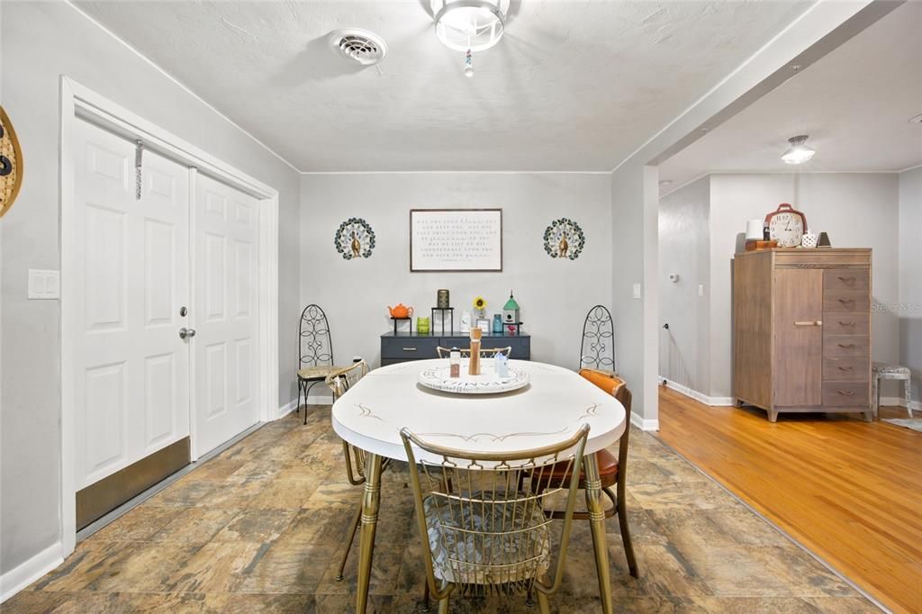 En Venta: $498,000 (4 camas, 3 baños, 2460 Pies cuadrados)