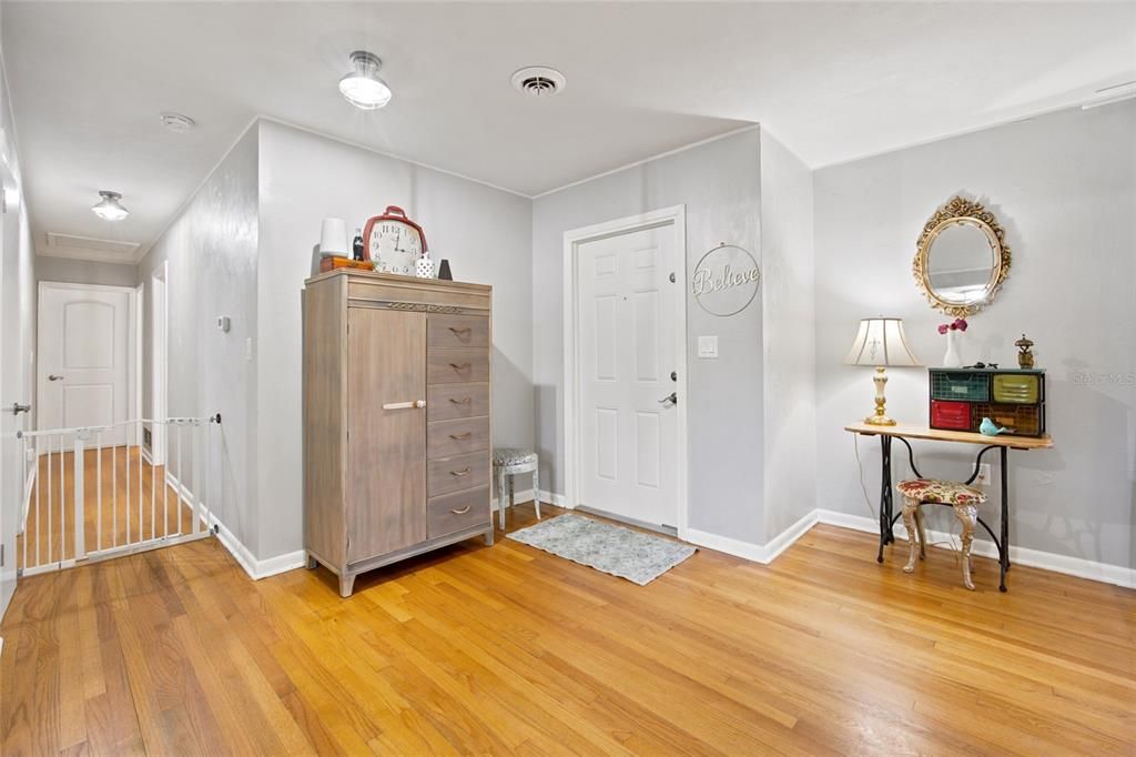 En Venta: $498,000 (4 camas, 3 baños, 2460 Pies cuadrados)