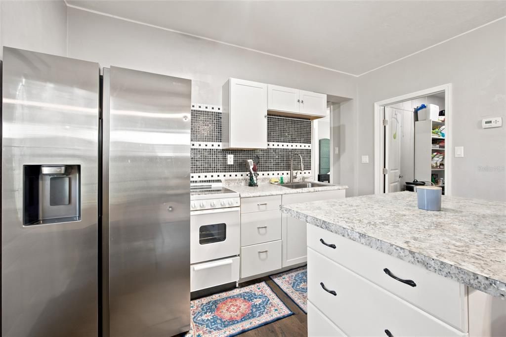 En Venta: $498,000 (4 camas, 3 baños, 2460 Pies cuadrados)