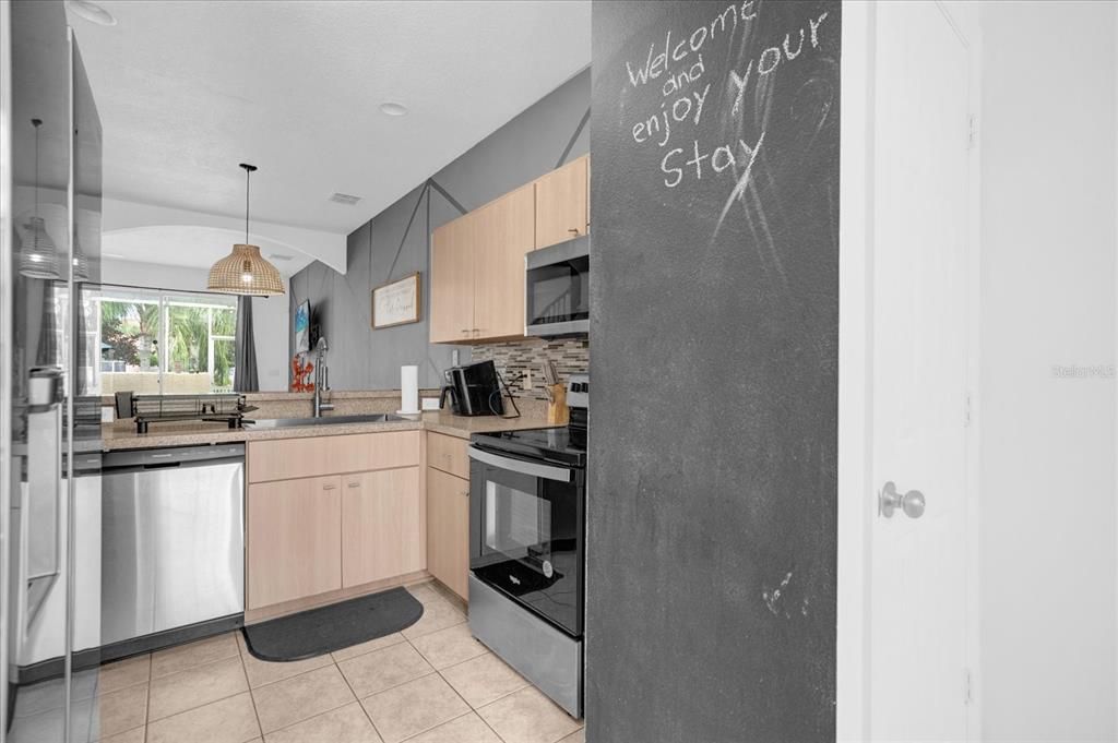 For Rent: $1,900 (3 beds, 2 baths, 1468 Square Feet)