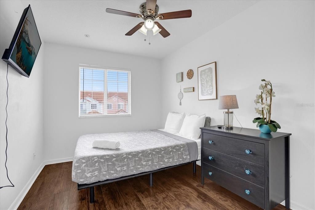 For Rent: $1,900 (3 beds, 2 baths, 1468 Square Feet)
