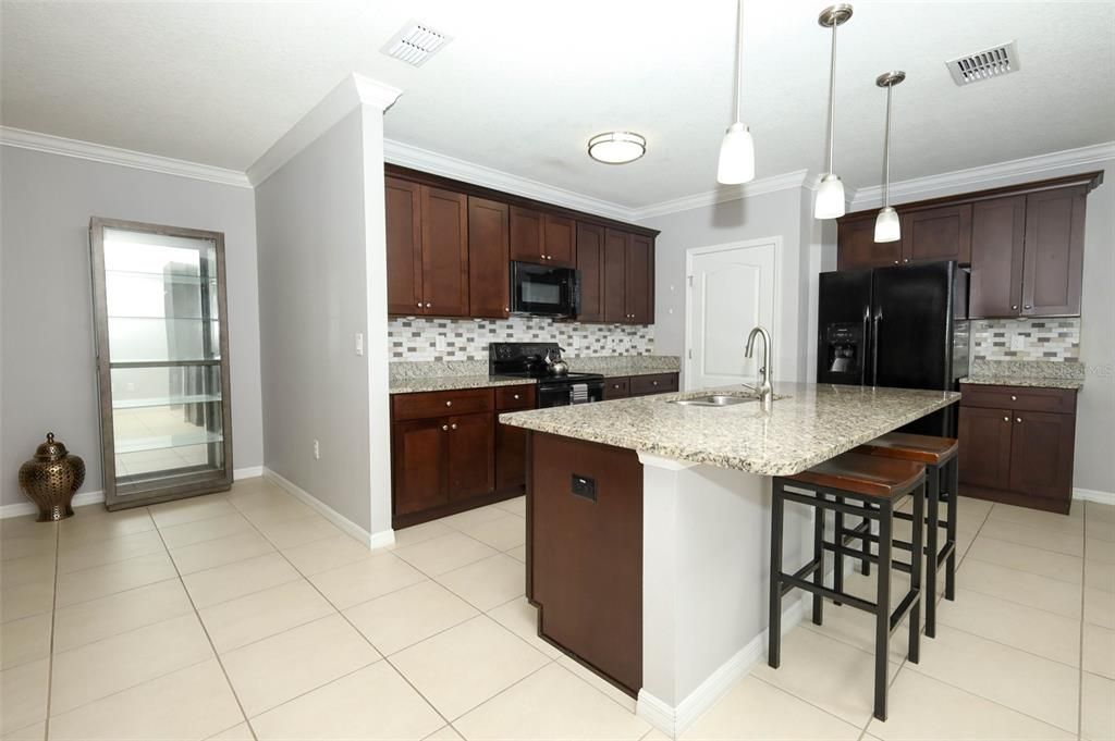 En Venta: $499,000 (4 camas, 2 baños, 2101 Pies cuadrados)