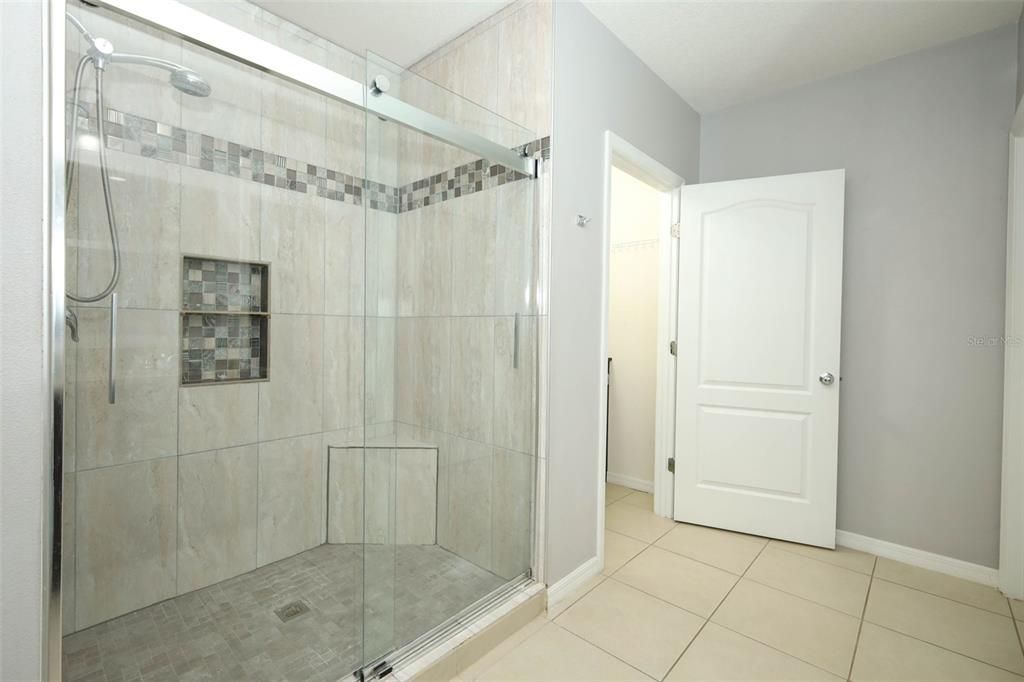 En Venta: $499,000 (4 camas, 2 baños, 2101 Pies cuadrados)