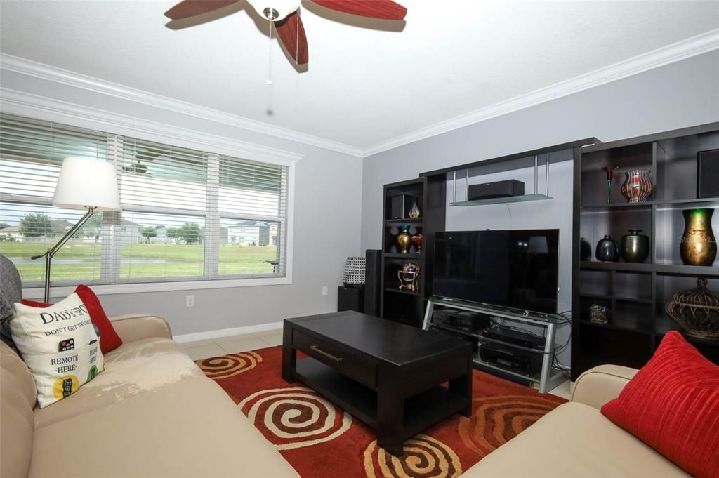 En Venta: $499,000 (4 camas, 2 baños, 2101 Pies cuadrados)