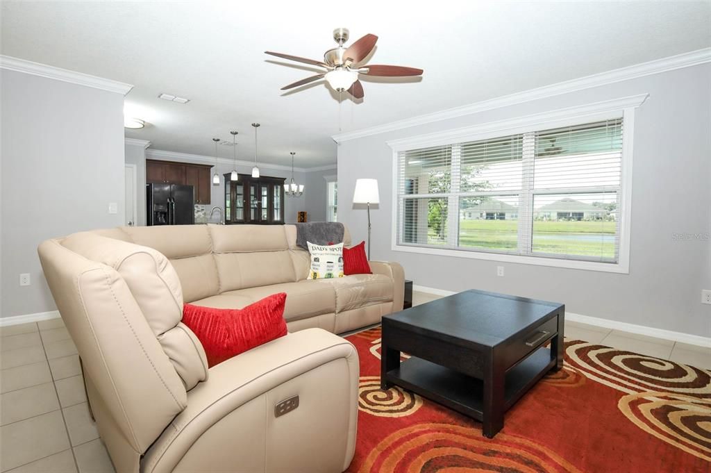 En Venta: $499,000 (4 camas, 2 baños, 2101 Pies cuadrados)